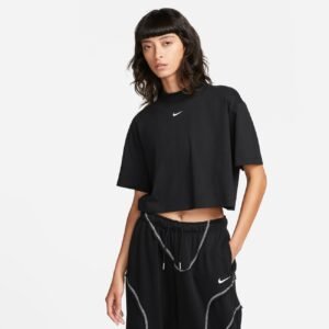 Camiseta Nike Sportswear Essential Feminina