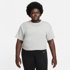 Plus Size - Camiseta Nike Sportswear Essential Feminina