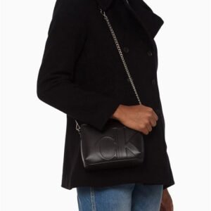 Casaco Feminino Lã Com Botões Calvin Klein - Preto Casaco Feminino Lã Com Botões Calvin Klein Preto 42