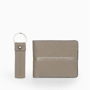 Carteira Kit Com Chaveiro Caixa Calvin Klein Jeans - Caqui Medio Carteira Kit Com Chaveiro Caixa Calvin Klein Jeans Caqui Medio u
