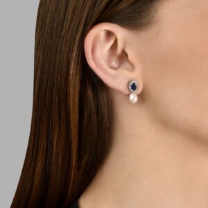 Brinco Classic em Ouro Branco 18k com Pérola, Safira Azul e Diamantes