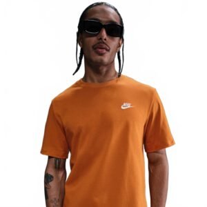 Camiseta Nike Sportswear Club Masculina