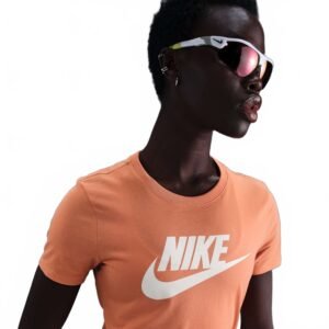 Camiseta Nike Sportswear Essentials Feminina