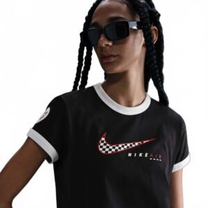 Camiseta Nike Sportswear Club Feminina