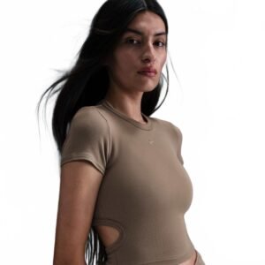 Camiseta Nike Sportswear Chill Knit Feminina