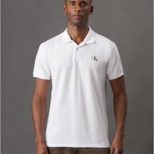 Camisa Polo Masculina Básica Estampa Logo Reissue Calvin Klein Jeans - Branco Camisa Polo Masculina Básica Estampa Logo Reissue Calvin Klein Jeans Branco Pp