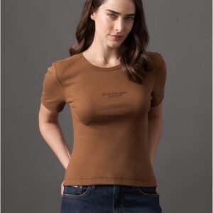 Camiseta Feminina Relevo Foil Calvin Klein Jeans - Terra Camiseta Feminina Relevo Foil Calvin Klein Jeans Terra g