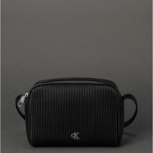 Bolsa Feminina Câmera Bag em Pu Calvin Klein Jeans - Preto Bolsa Feminina Câmera Bag em Pu Calvin Klein Jeans Preto u