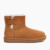 Bota UGG Mini Bailey Logo Strap Caramelo