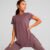 PUMA Camiseta Maternity Studio Oversized Training Feminina – Cor Roxo – Tamanho M